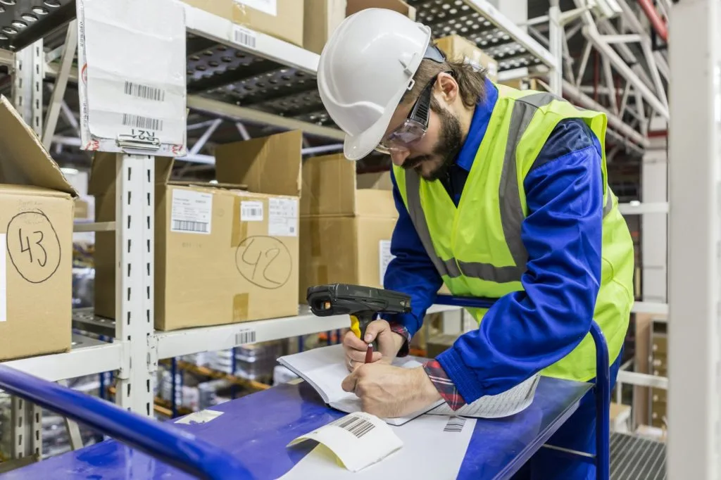 Labor Wearing Uniform And Hard Hat Writing 1024X682 1 | RODRIGUEZ GARCIA ALBERTO JOSE